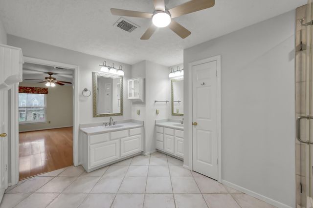 92 S Bonneymead Circle, The Woodlands, TX 77381