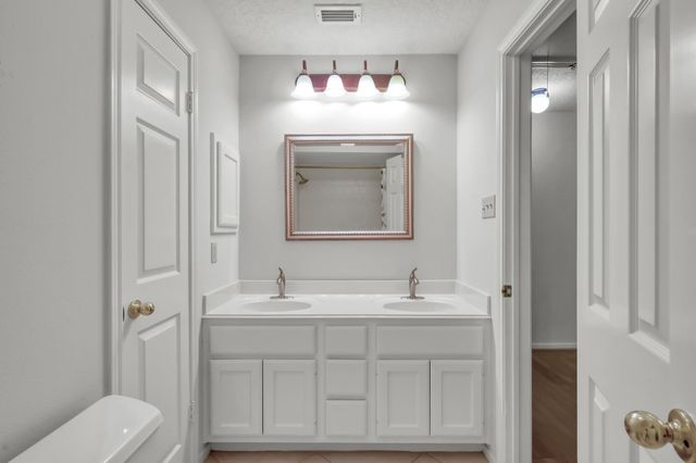 92 S Bonneymead Circle, The Woodlands, TX 77381