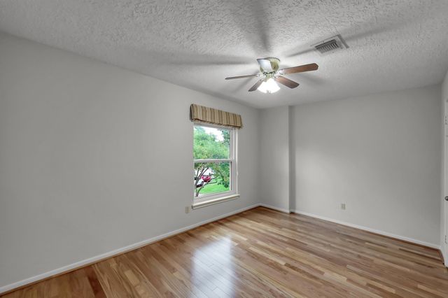 92 S Bonneymead Circle, The Woodlands, TX 77381