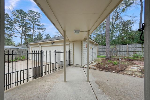 92 S Bonneymead Circle, The Woodlands, TX 77381