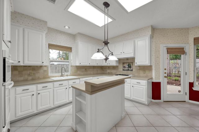 92 S Bonneymead Circle, The Woodlands, TX 77381