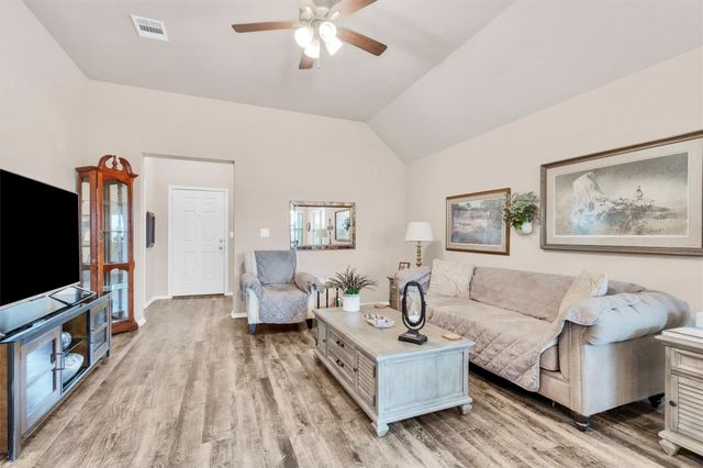 121 Dove Landing Court, Navasota, TX 77868