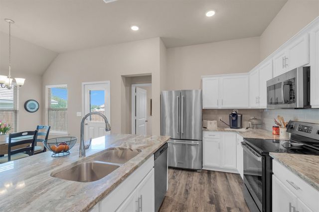 121 Dove Landing Court, Navasota, TX 77868