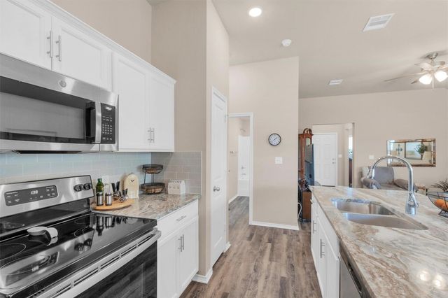 121 Dove Landing Court, Navasota, TX 77868