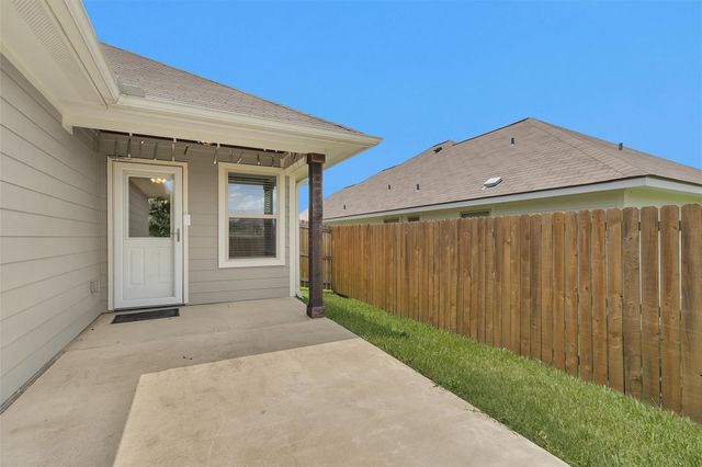 121 Dove Landing Court, Navasota, TX 77868