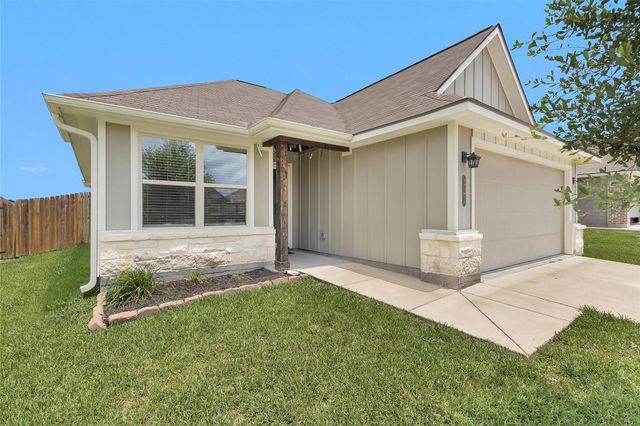 121 Dove Landing Court, Navasota, TX 77868