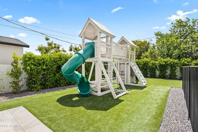 3821 E WHITTON Avenue, Phoenix, AZ 85018