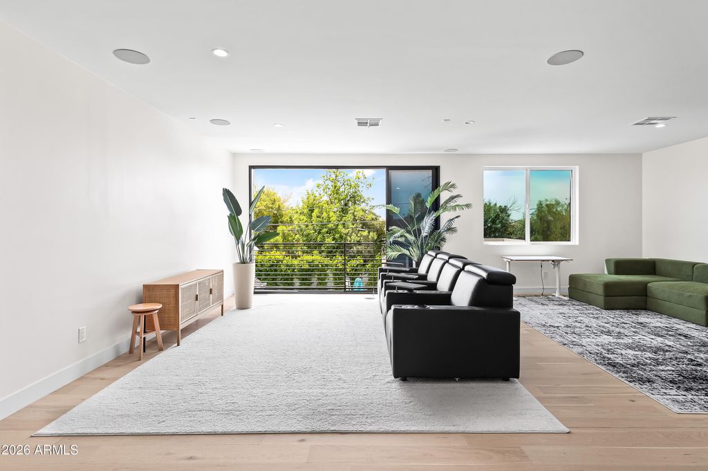 Image 23 of property listing at 3821 E WHITTON Avenue, Phoenix, AZ 85018