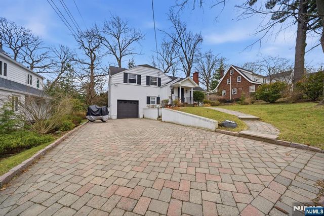 126 Sussex Road, Tenafly, NJ 07670