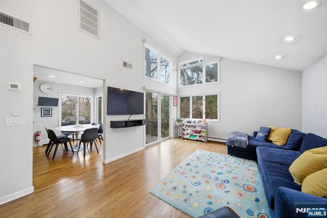 126 Sussex Road, Tenafly, NJ 07670