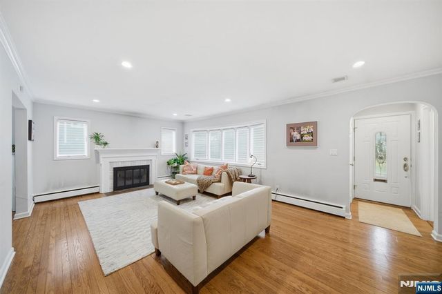 126 Sussex Road, Tenafly, NJ 07670