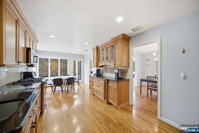 126 Sussex Road, Tenafly, NJ 07670