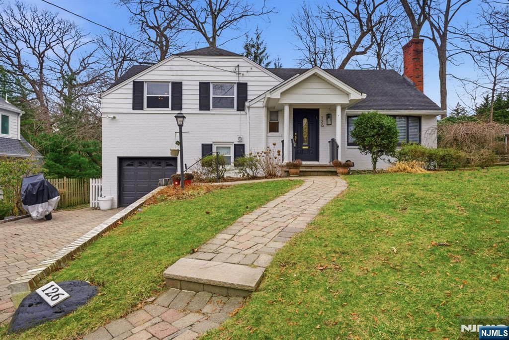 126 Sussex Road, Tenafly, NJ 07670