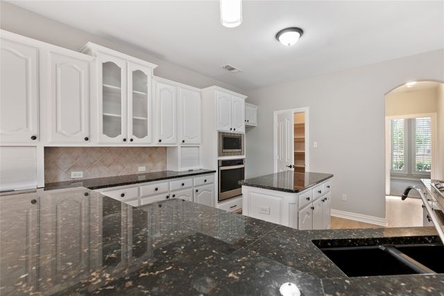 1301 Meadow Cove Court, Carrollton, TX 75007