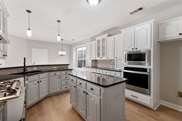 1301 Meadow Cove Court, Carrollton, TX 75007