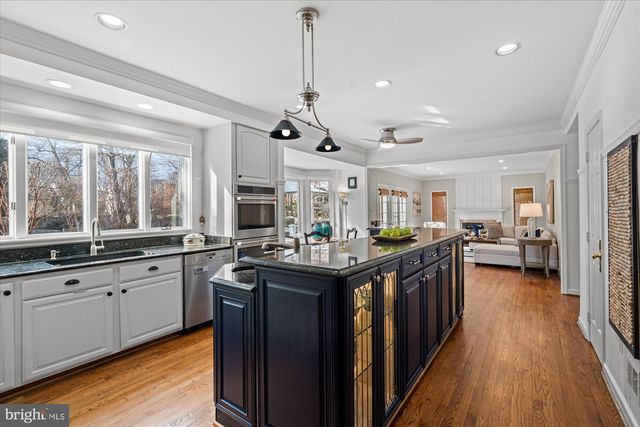 8812 SURREY CT, Alexandria, VA 22309