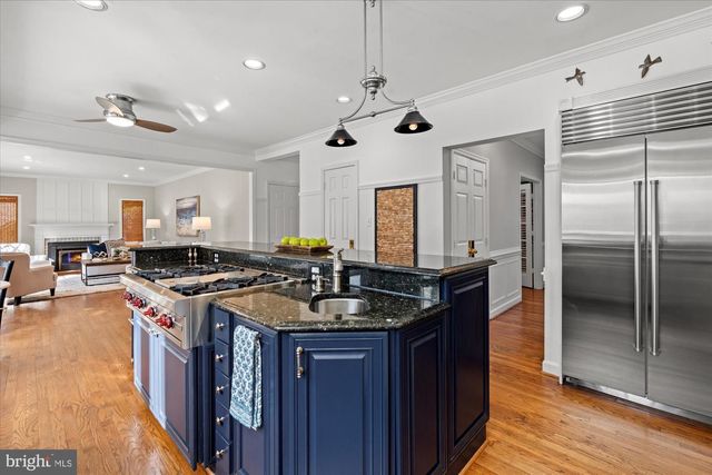 8812 SURREY CT, Alexandria, VA 22309