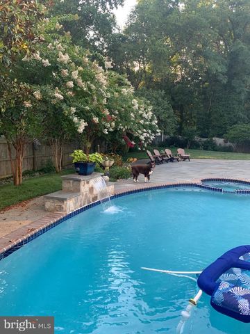 8812 SURREY CT, Alexandria, VA 22309