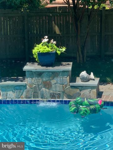 8812 SURREY CT, Alexandria, VA 22309