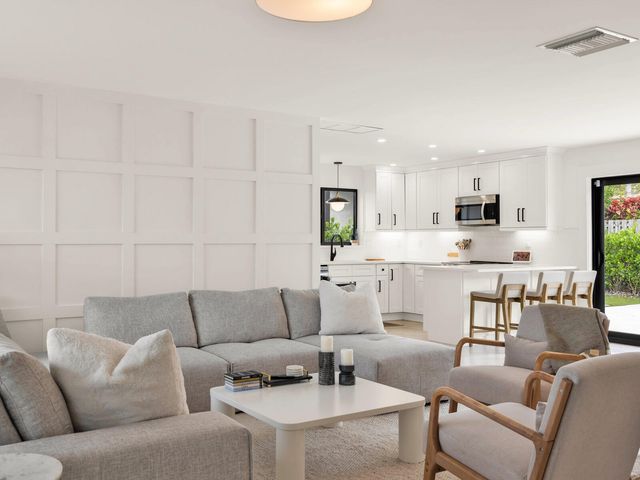 2751 NE 53rd Street, Lighthouse Point, FL 33064