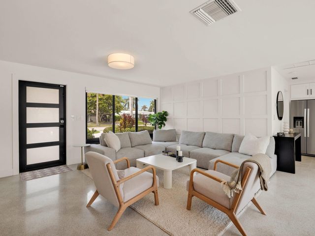 2751 NE 53rd Street, Lighthouse Point, FL 33064