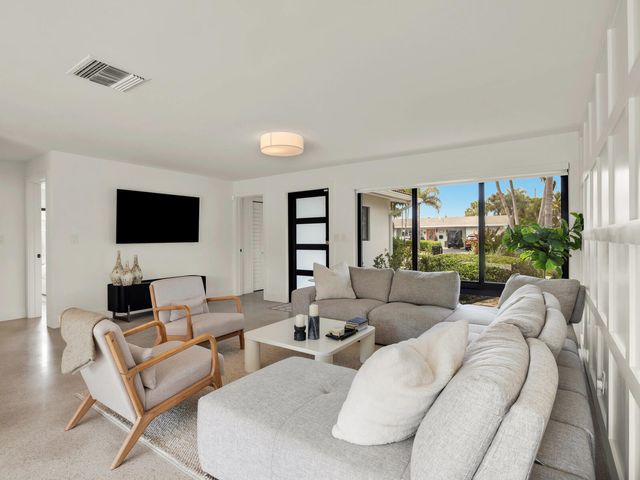 2751 NE 53rd Street, Lighthouse Point, FL 33064