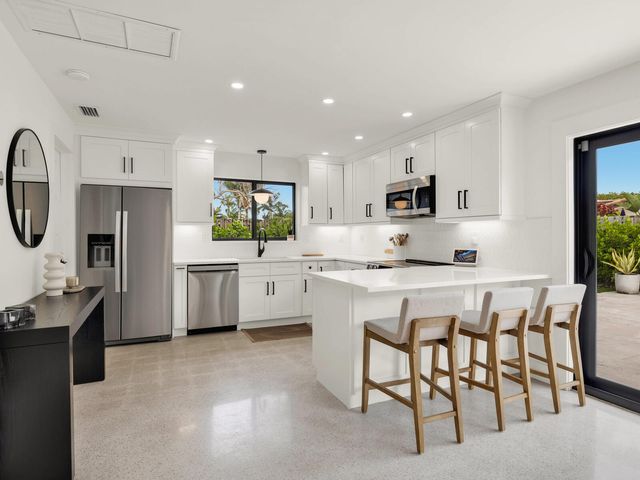 2751 NE 53rd Street, Lighthouse Point, FL 33064