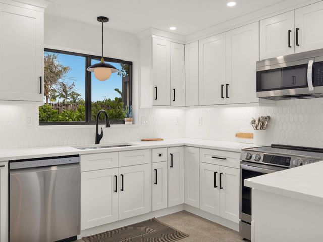 2751 NE 53rd Street, Lighthouse Point, FL 33064