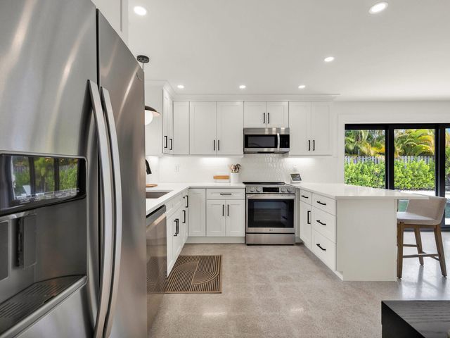 2751 NE 53rd Street, Lighthouse Point, FL 33064