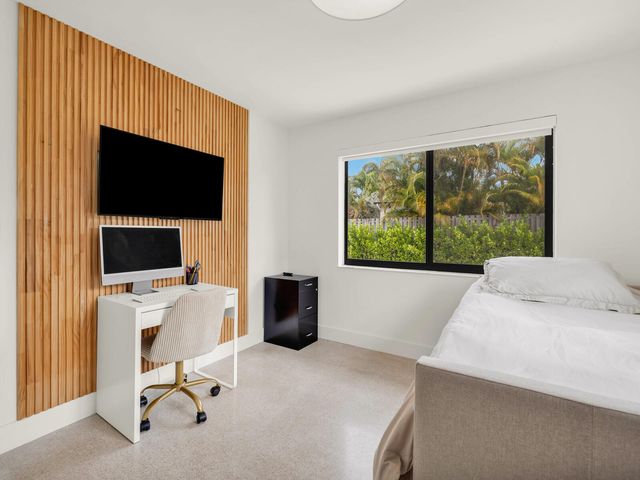 2751 NE 53rd Street, Lighthouse Point, FL 33064