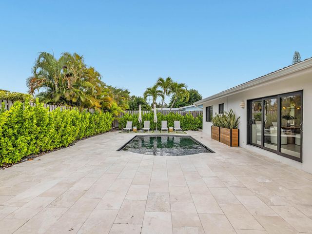 2751 NE 53rd Street, Lighthouse Point, FL 33064