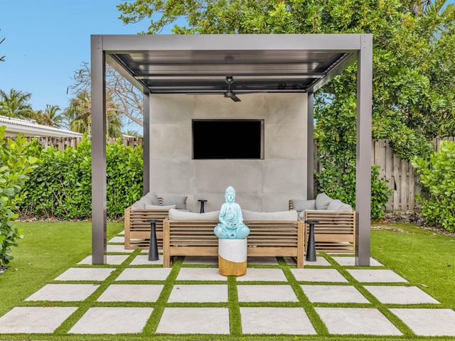 2751 NE 53rd Street, Lighthouse Point, FL 33064