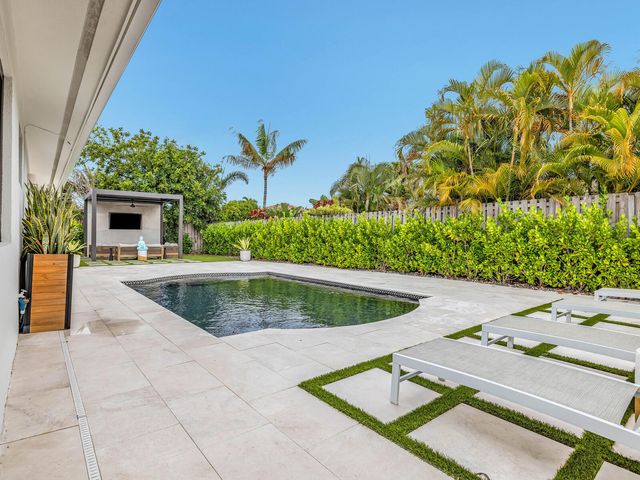 2751 NE 53rd Street, Lighthouse Point, FL 33064