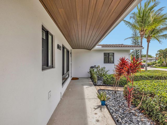 2751 NE 53rd Street, Lighthouse Point, FL 33064