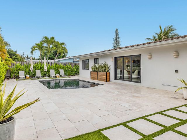 2751 NE 53rd Street, Lighthouse Point, FL 33064