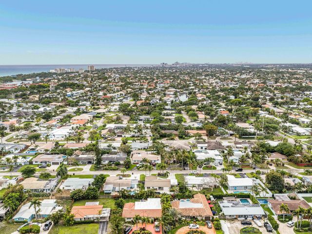 2751 NE 53rd Street, Lighthouse Point, FL 33064