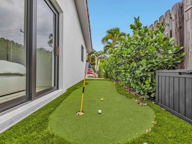 2751 NE 53rd Street, Lighthouse Point, FL 33064