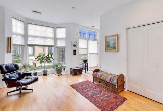 101 N Euclid Avenue 3, Oak Park, IL 60301