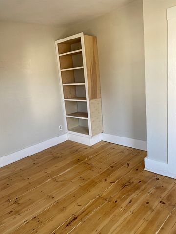 96 Midland St 1, Lowell, MA 01851