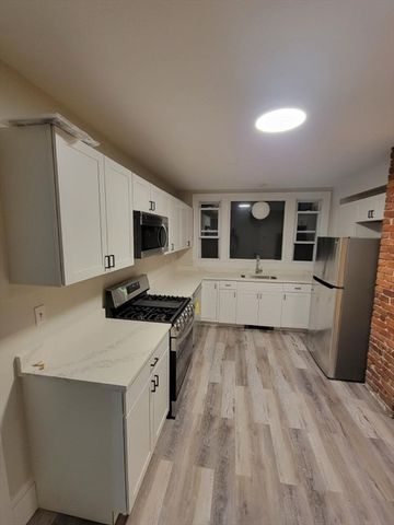 96 Midland St 1, Lowell, MA 01851