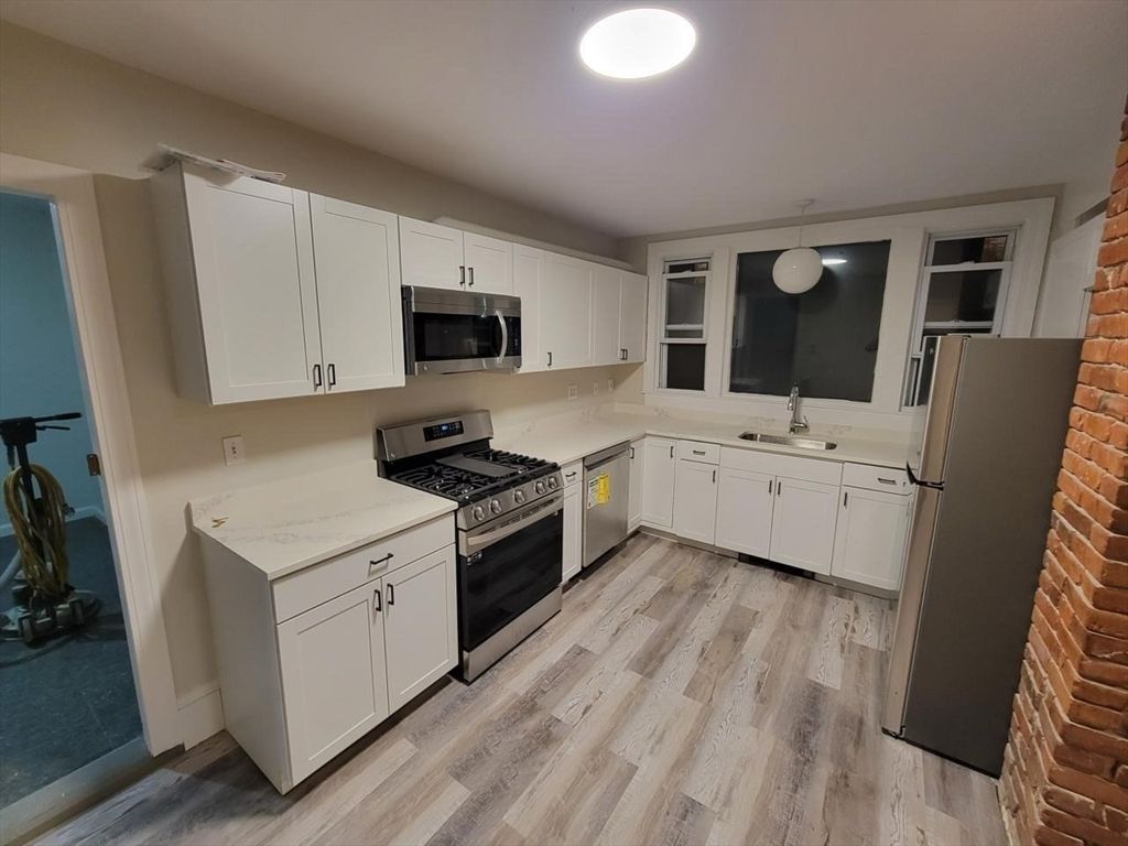 96 Midland St 1, Lowell, MA 01851