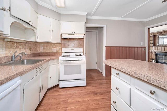 910 Linda Avenue, Thornwood, NY 10594