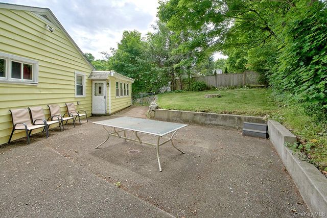 910 Linda Avenue, Thornwood, NY 10594