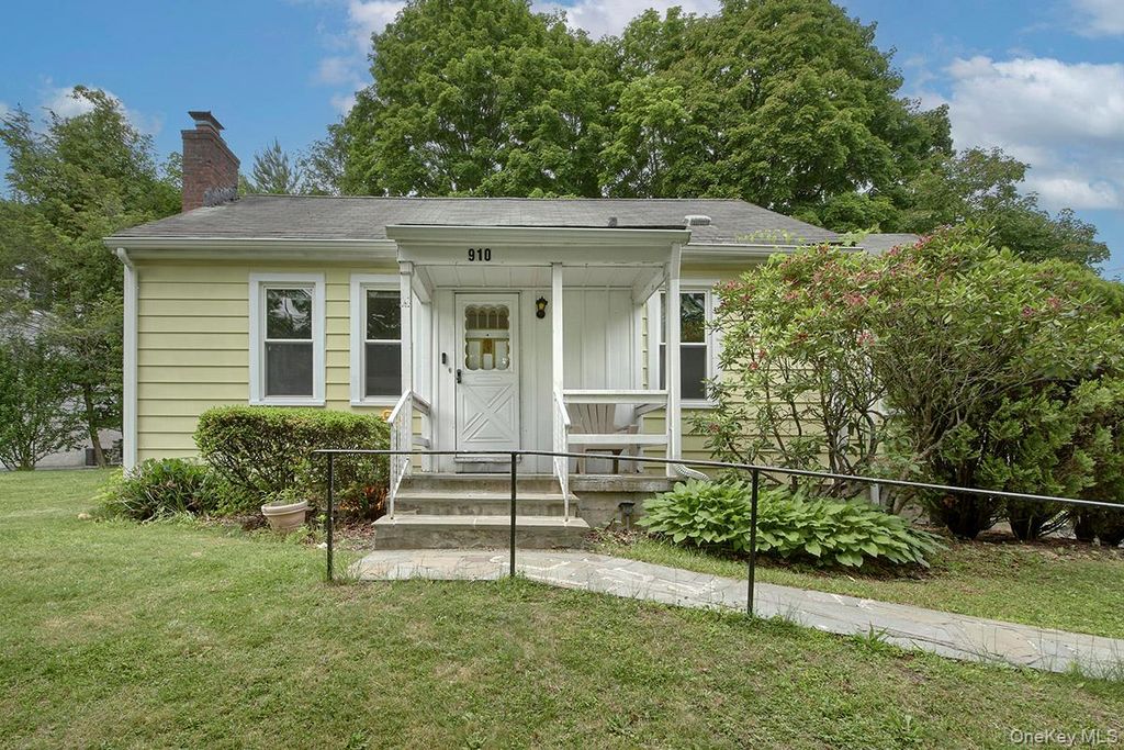 910 Linda Avenue, Thornwood, NY 10594