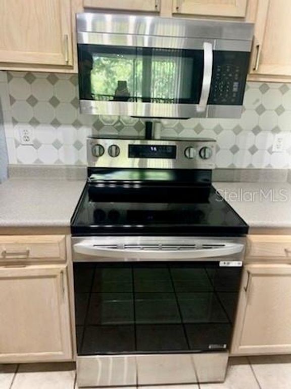 Image 6 of property listing at 8939 LATREC AVENUE 1307, Orlando, FL 32819