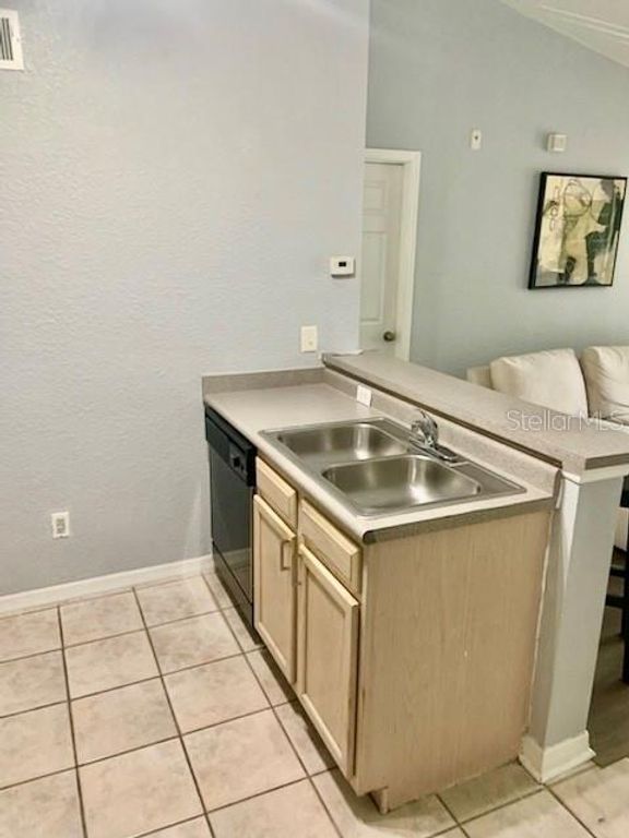 Image 8 of property listing at 8939 LATREC AVENUE 1307, Orlando, FL 32819