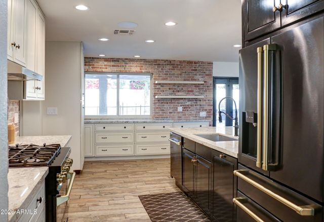 2016 E STATE Avenue, Phoenix, AZ 85020