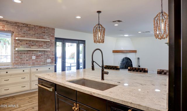 2016 E STATE Avenue, Phoenix, AZ 85020