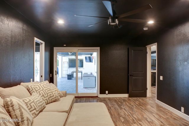 2016 E STATE Avenue, Phoenix, AZ 85020