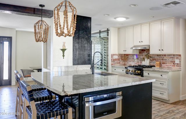 2016 E STATE Avenue, Phoenix, AZ 85020